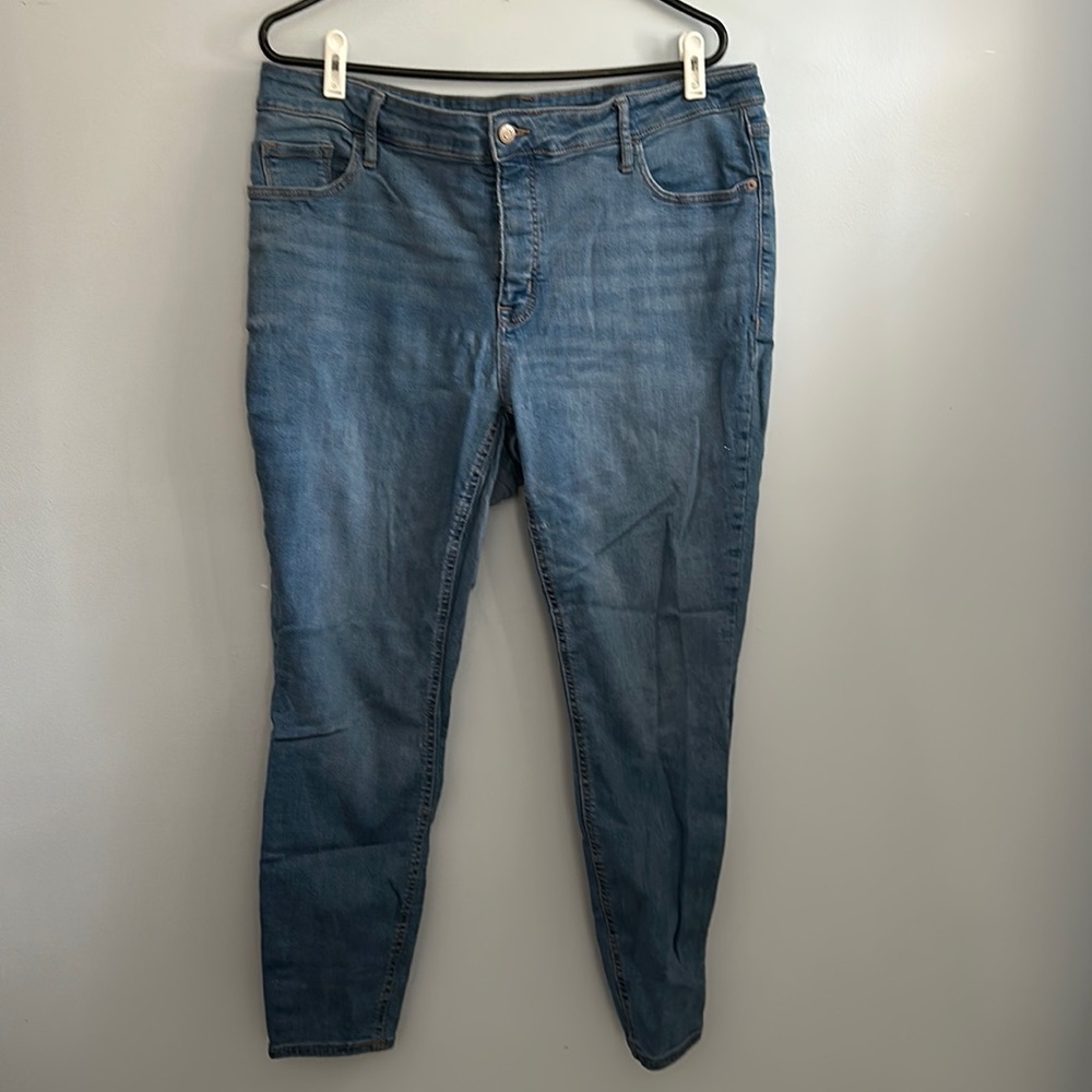 Old Navy Rockstar super Skinny Jeans